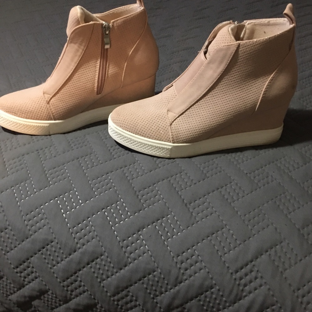 Wedge sneakers